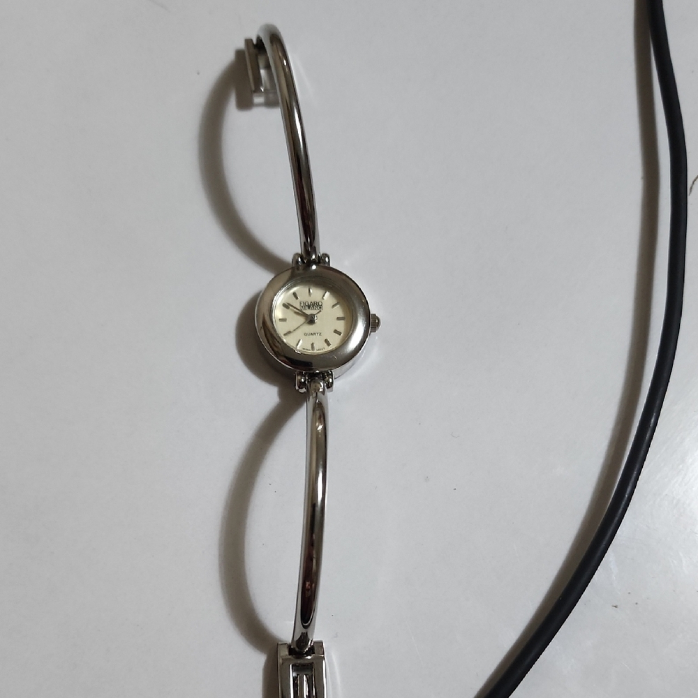 Figaro milano Silver Vintage Watch with Minimalist Design and Open Bracelet